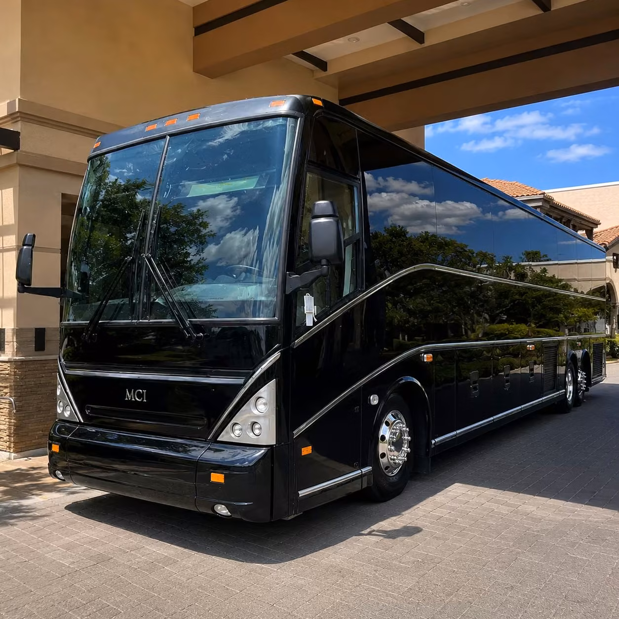 broken arrow corporate shuttle buses for construction and worksite transportation