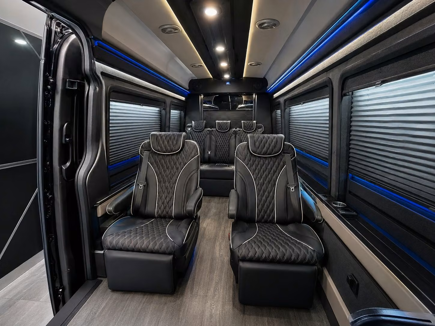 early morning flights and late night arrivals are no problem with the right bus